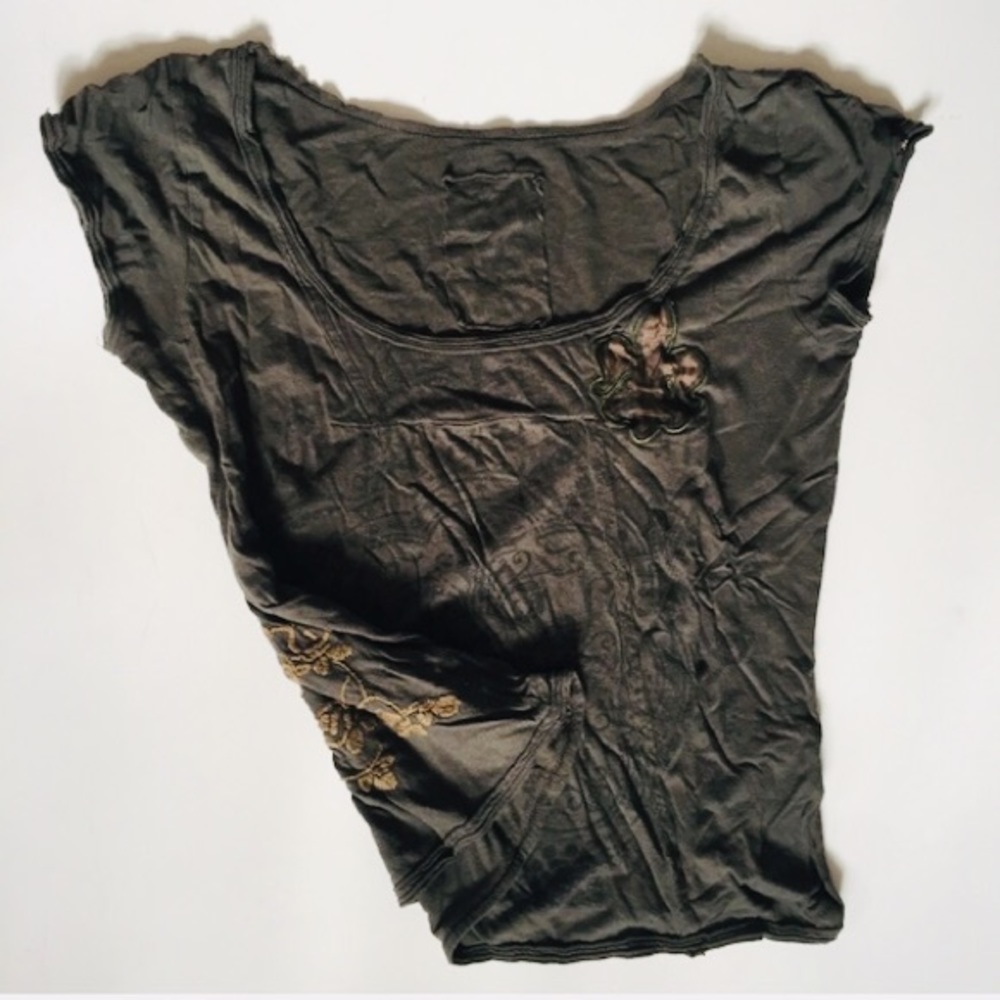 Free People cool tee shirt appliqué embroidery size M
